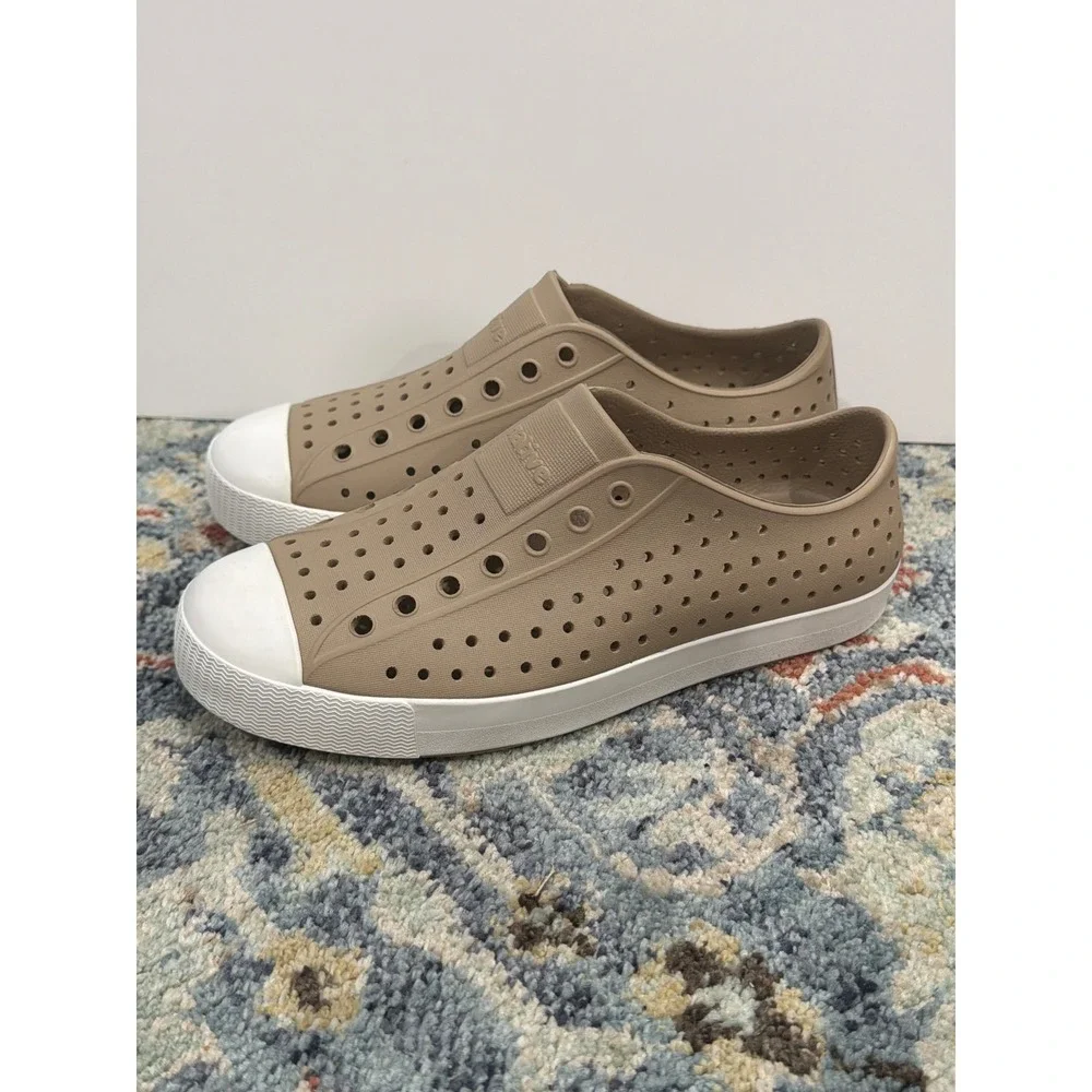 Native Jefferson Shoes Kids J4 Youth Tan Water Friendly Gorpcore EUC